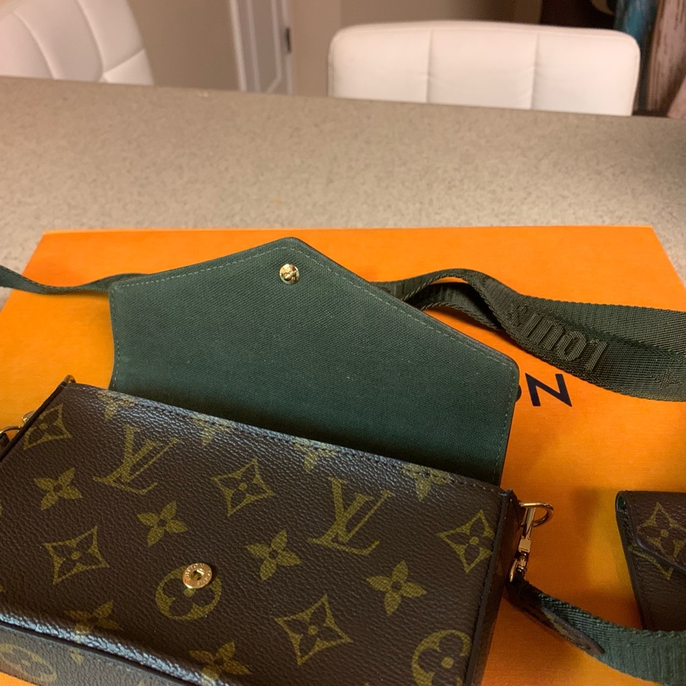 Louis Vuitton crossbody brown with green strap - Picture 6 of 7